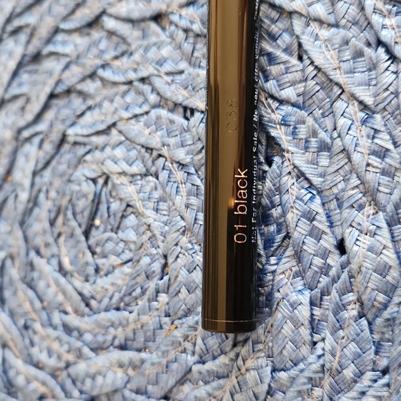 Clinique Women's Make-up - Picture 3 of 3